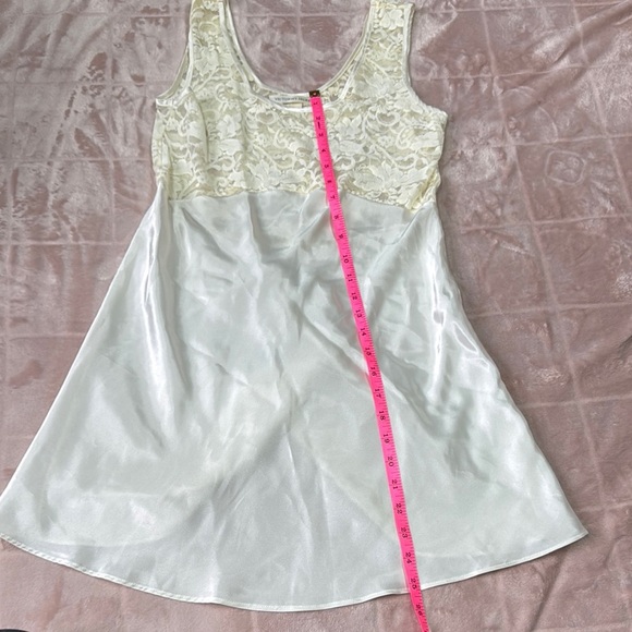 Victoria secret’s vintage Y2K cream lace mini dress - Picture 3 of 6